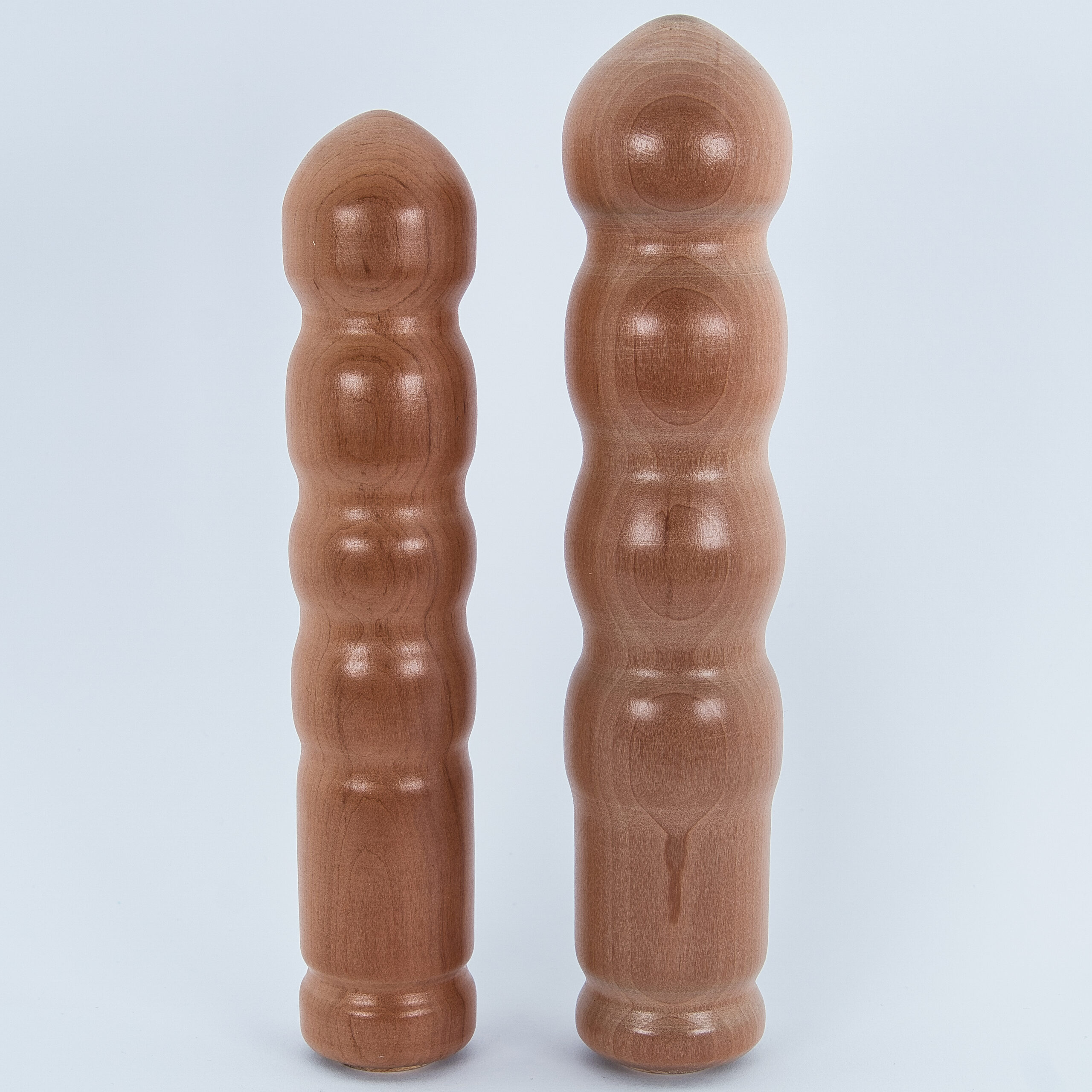 Holzdildo aus Apfelholz – handgefertigt in zwei Größen