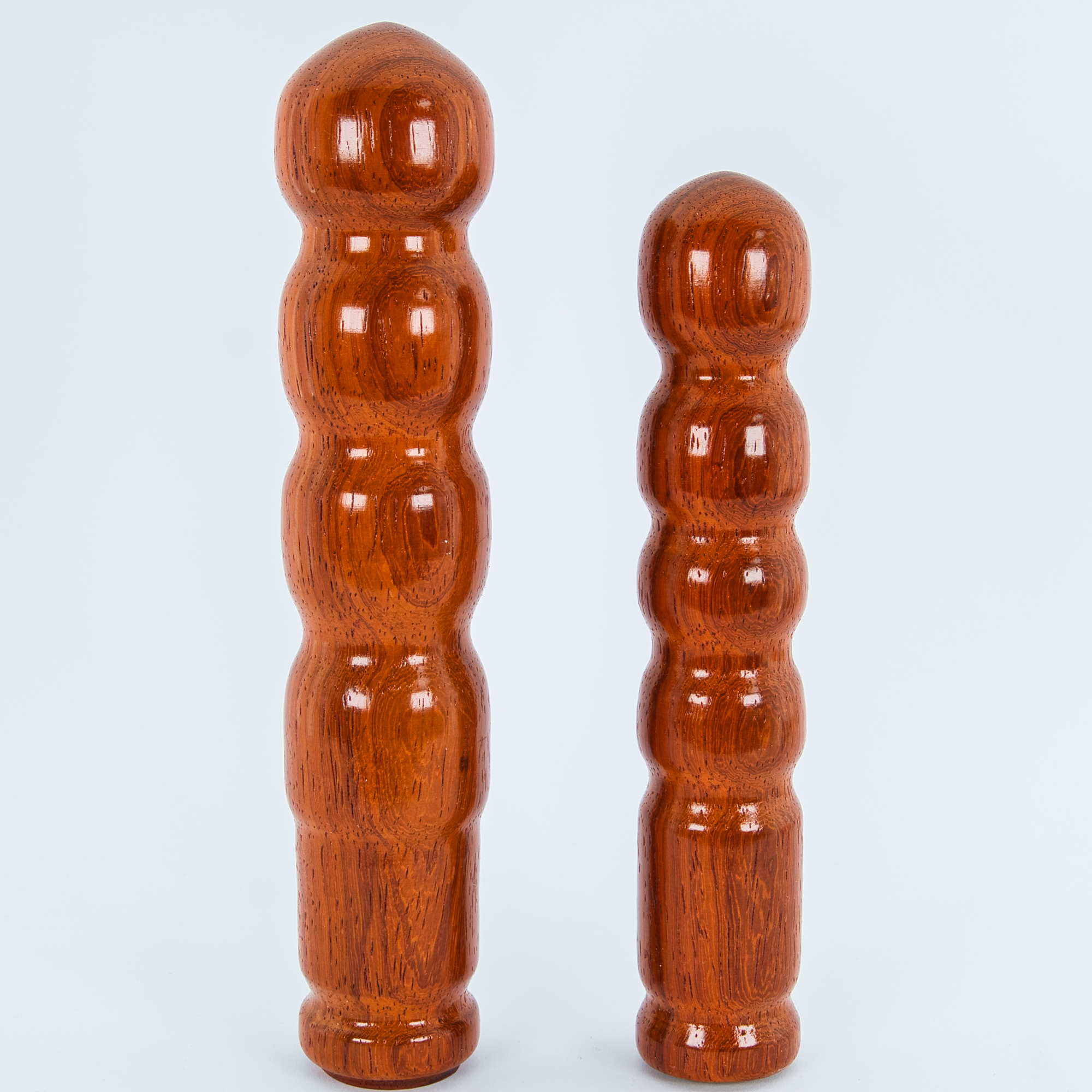 Holzdildo aus Padouk – handgefertigt in zwei Größen