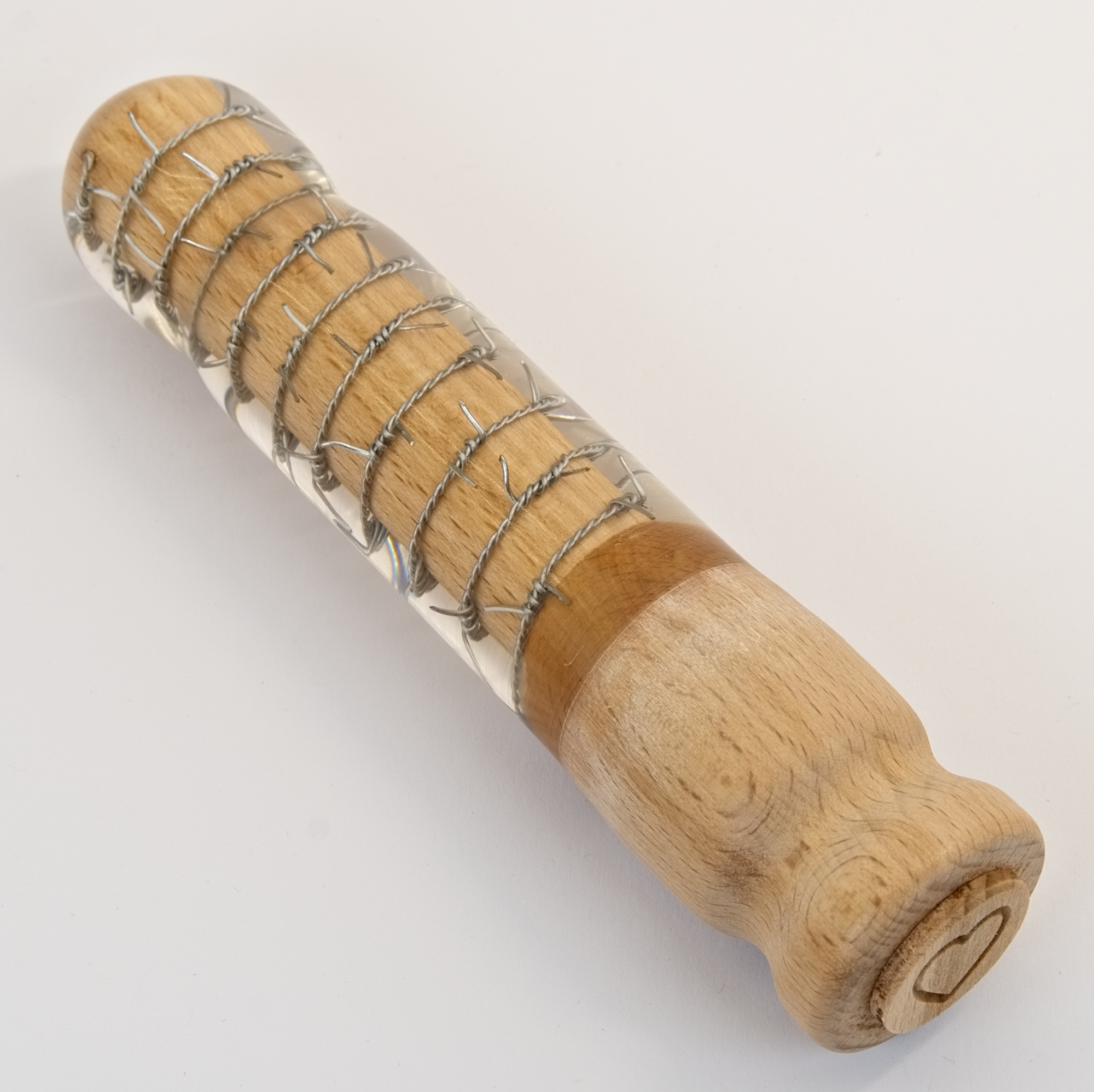 Holzdildo mit biologischem Epoxidharz – Stacheldraht Design – Bild 2