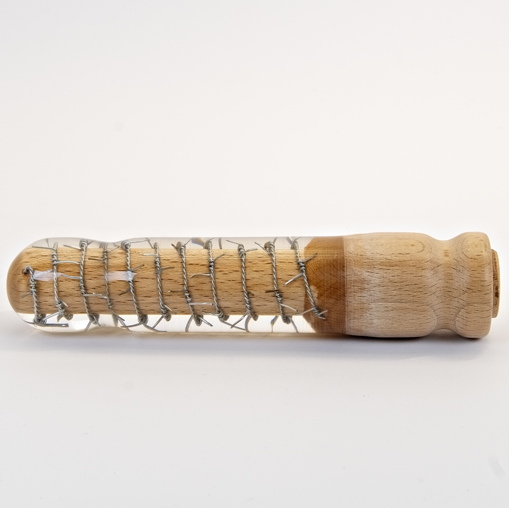 Holzdildo mit biologischem Epoxidharz – Stacheldraht Design – Bild 3